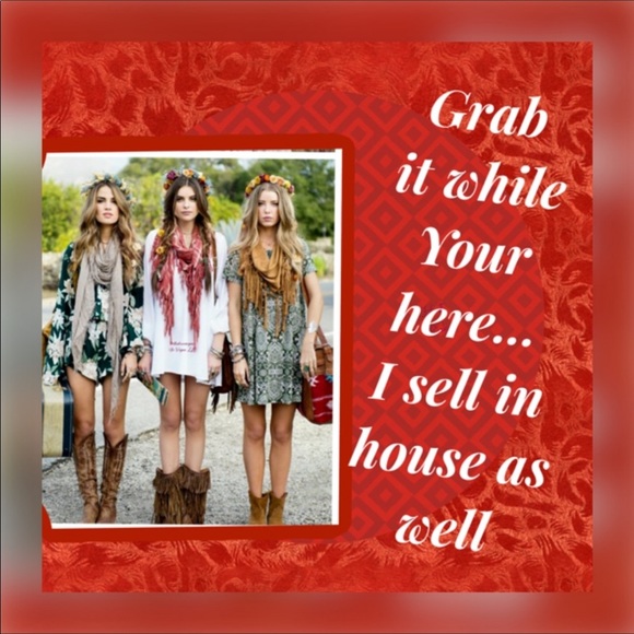 SALE✨Gold Seahorse necklace Origami style crys… - Picture 3 of 3